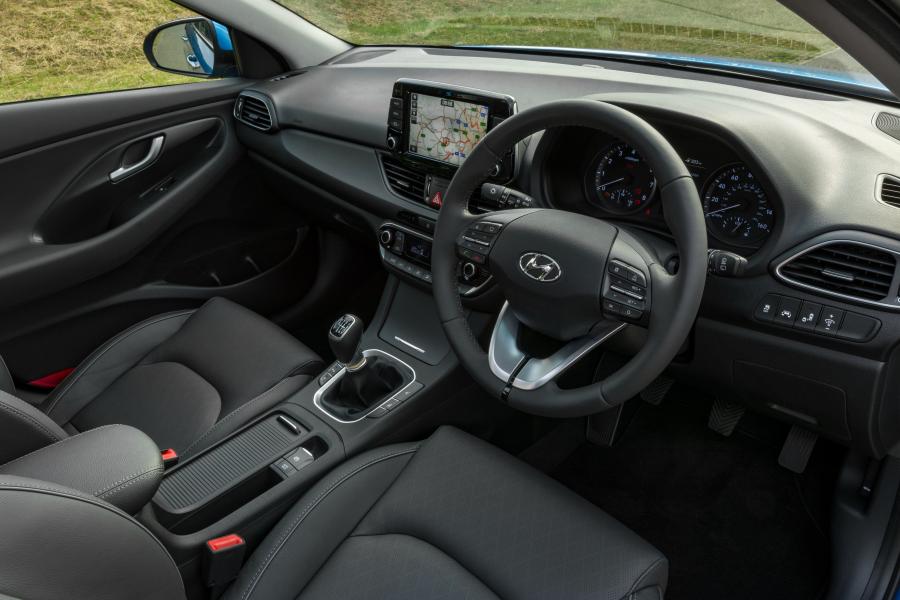 Интерьер Hyundai i30 Tourer 2017 года  (UK) (фото 14 из 36)